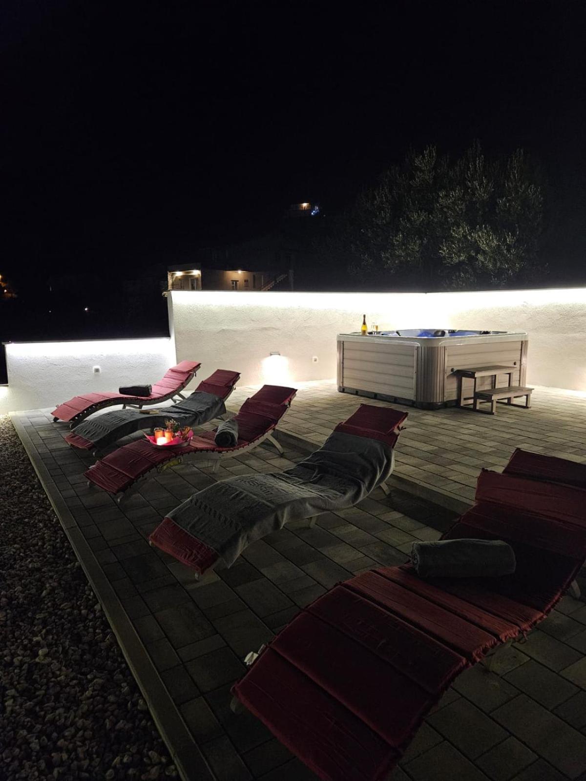 מאקרסקה Apartman Koko With Private Jacuzzi מראה חיצוני תמונה