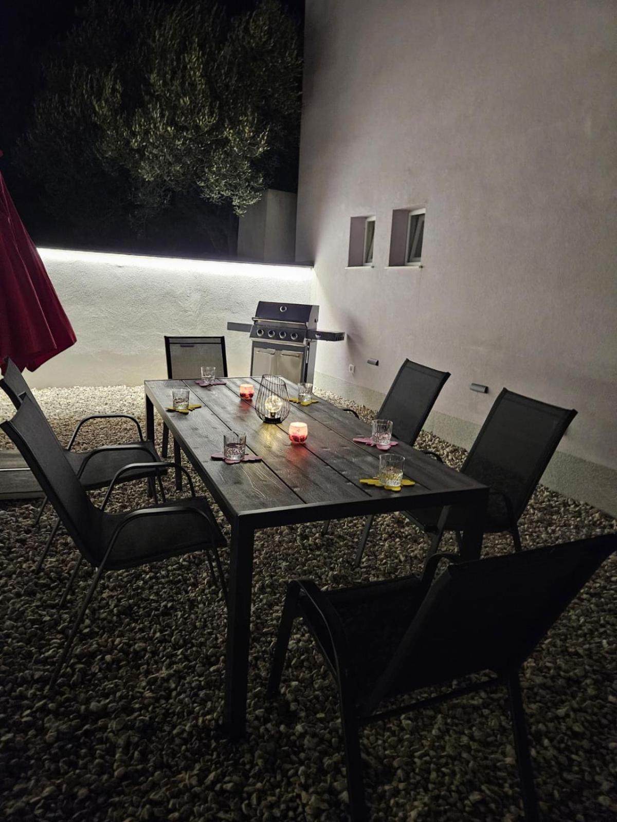 מאקרסקה Apartman Koko With Private Jacuzzi מראה חיצוני תמונה