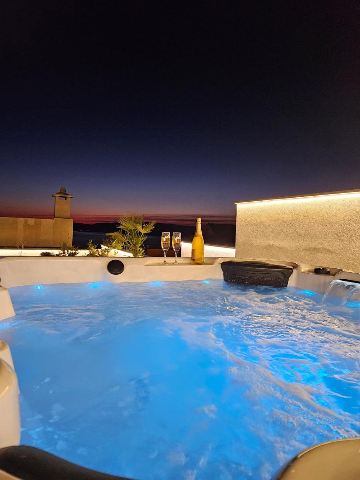 מאקרסקה Apartman Koko With Private Jacuzzi מראה חיצוני תמונה