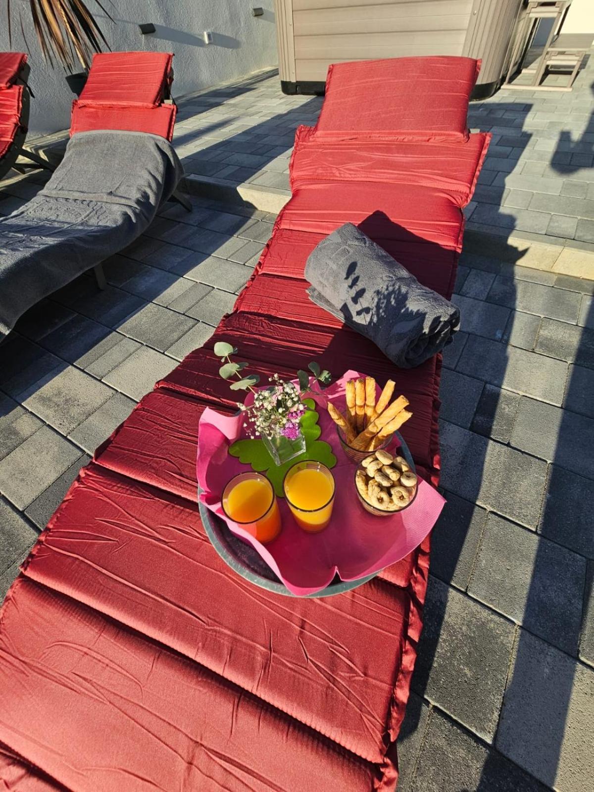 מאקרסקה Apartman Koko With Private Jacuzzi מראה חיצוני תמונה