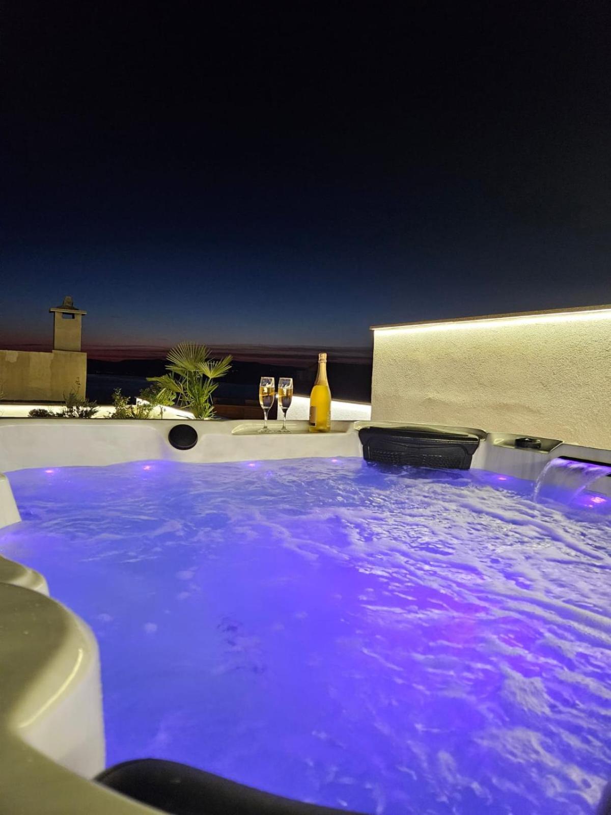 מאקרסקה Apartman Koko With Private Jacuzzi מראה חיצוני תמונה