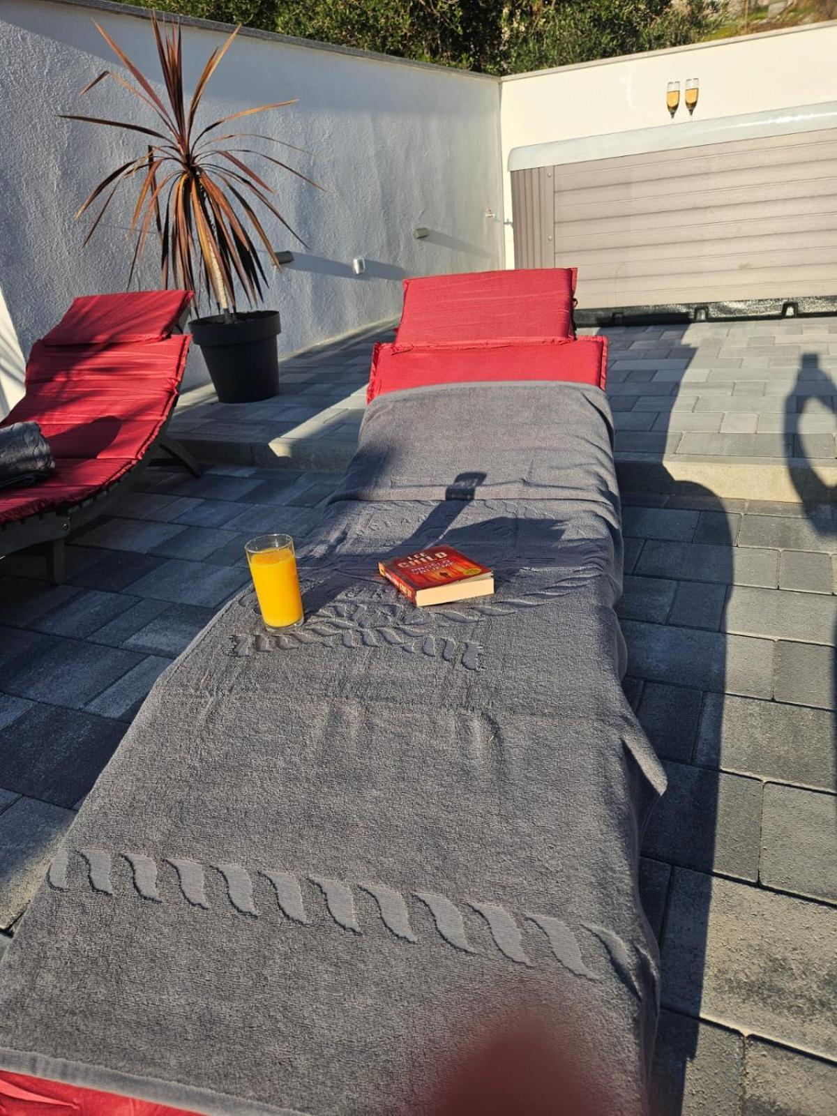 מאקרסקה Apartman Koko With Private Jacuzzi מראה חיצוני תמונה