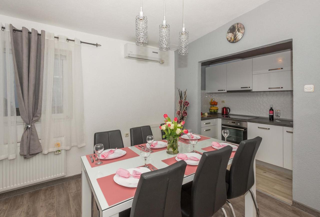 מאקרסקה Apartman Koko With Private Jacuzzi מראה חיצוני תמונה