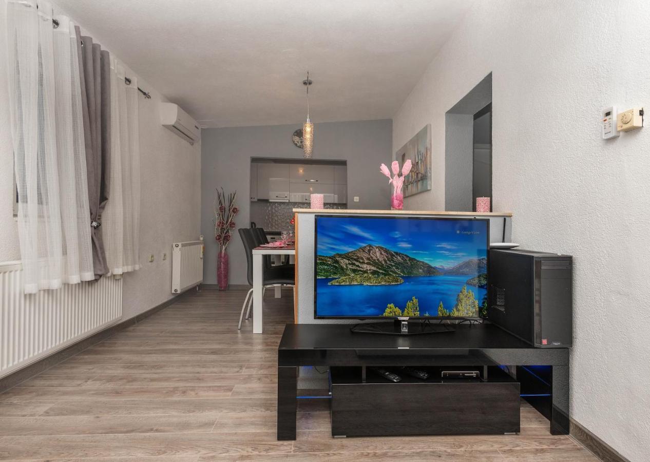מאקרסקה Apartman Koko With Private Jacuzzi מראה חיצוני תמונה