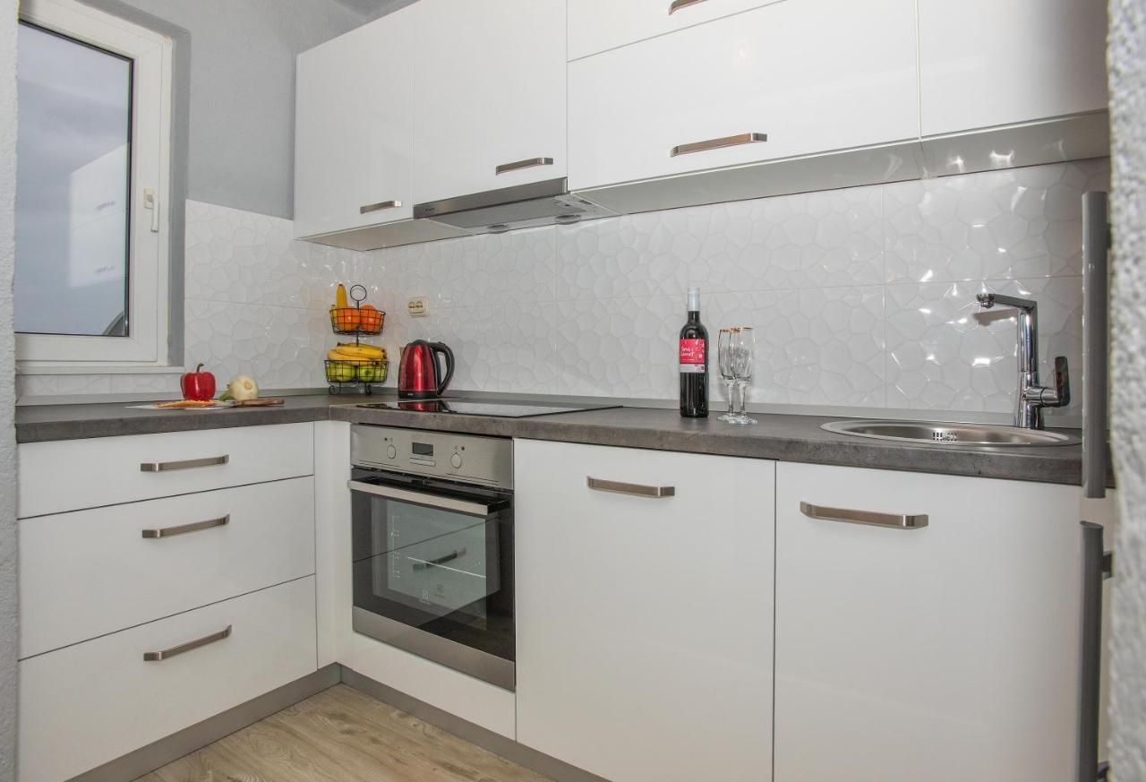 מאקרסקה Apartman Koko With Private Jacuzzi מראה חיצוני תמונה